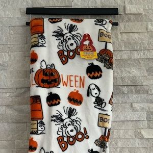 Berkshire Peanuts Halloween Velvet Throw Blanket